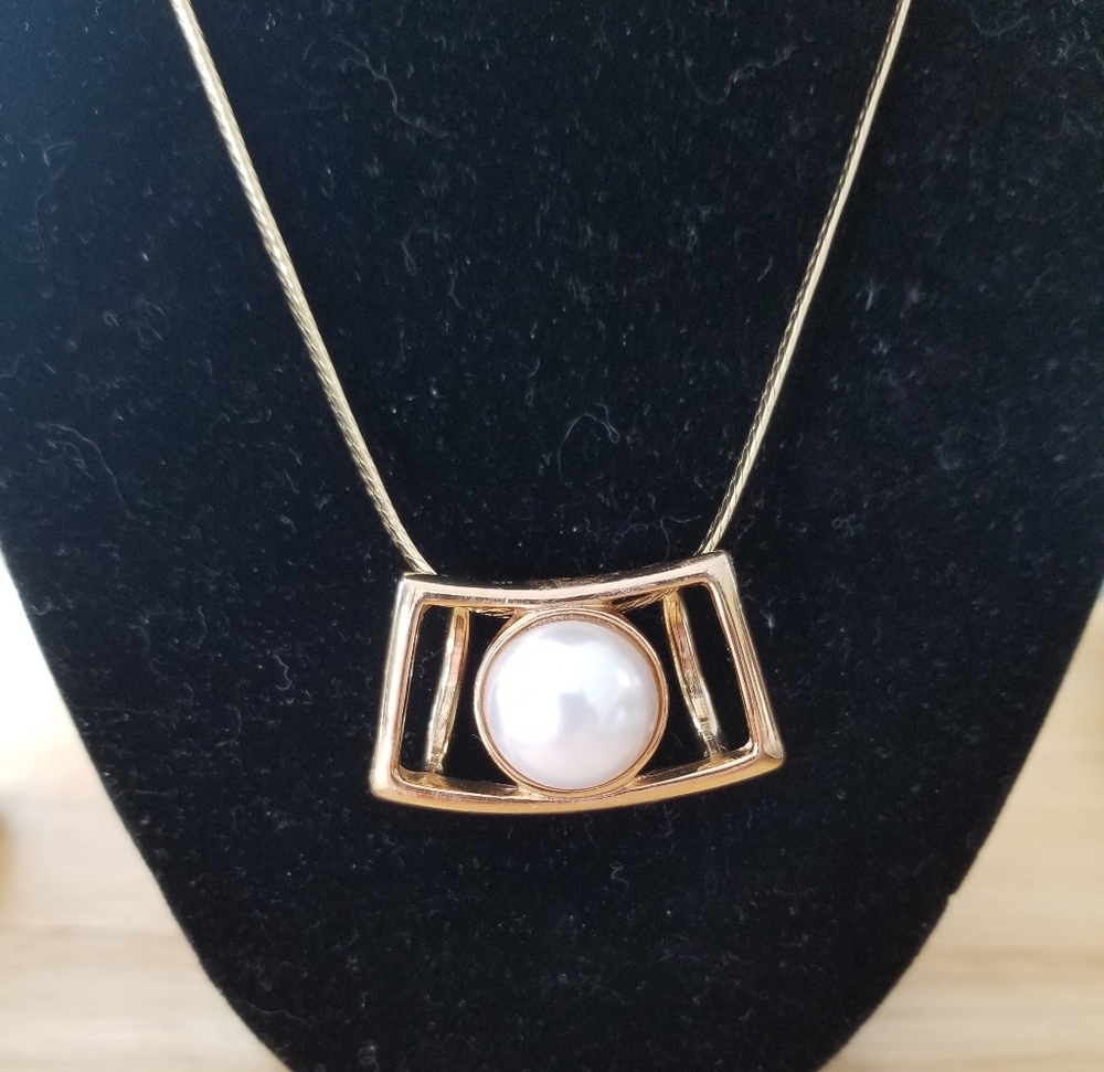 Park Lane Gold and Faux Pearl Necklace Signed. Necklace Is 16" With Extender - Picture 4 of 4